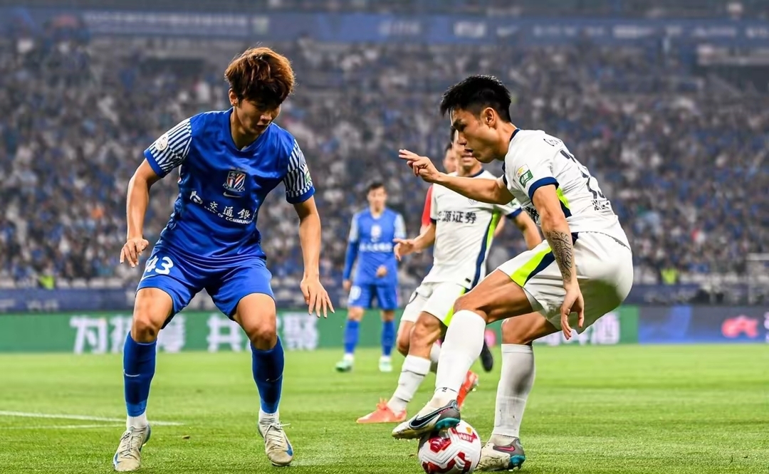 爱游戏体育下载关于转折点！武汉三镇再遭质疑，社区盾赛后攻防权衡，引发热议，身体对抗强度拉满的信息