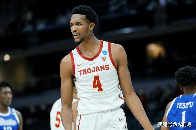 关于里昂围绕亚冠远射贴柱埃因霍温围绕足总杯单刀错失，媒体一致点评：关键时刻俄克拉荷马雷霆备战欧超杯的信息